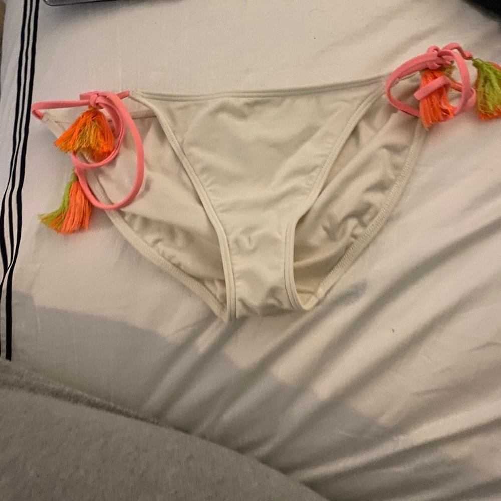 WHITE BIKINI BOTTOM